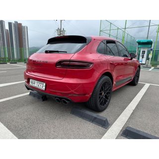 872649