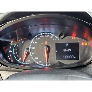 884778