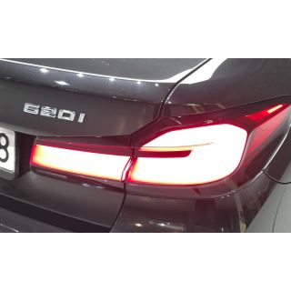 976823
