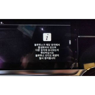 891137