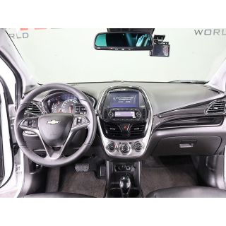 625700