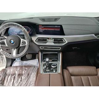 990798