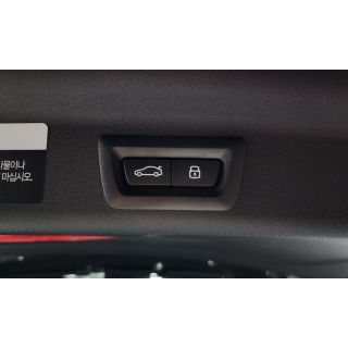 811668