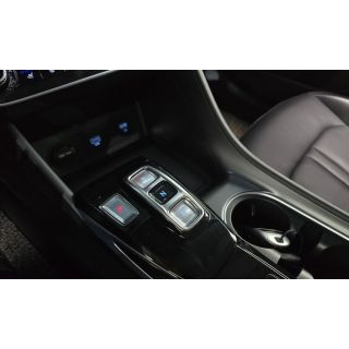 890878