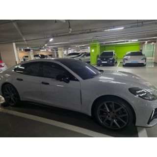 895216