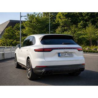 648700