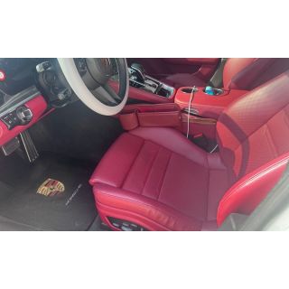 998118