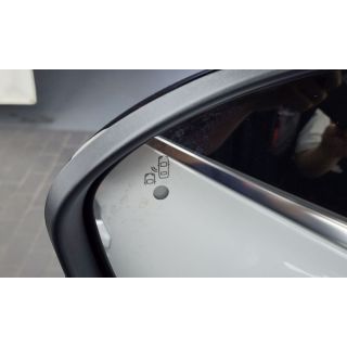 888737
