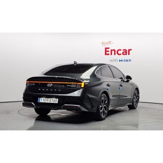 979256