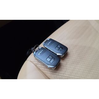 648517