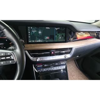 911429