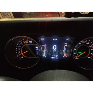 384663