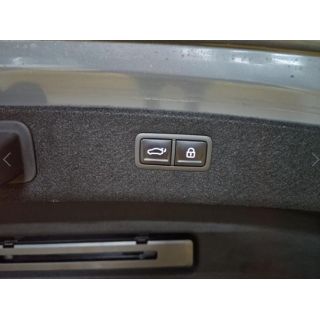 890916