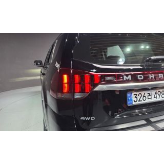 892942