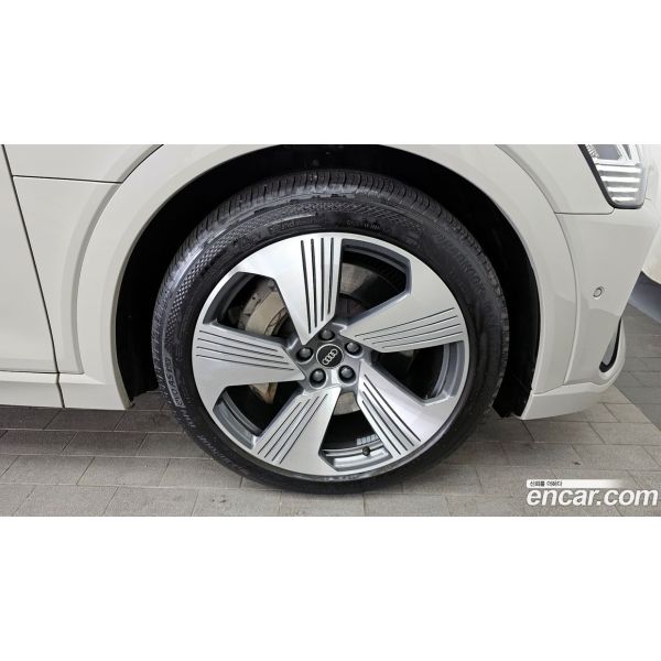 873647