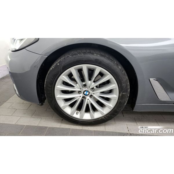 905403