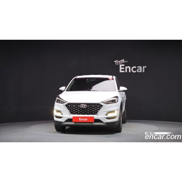 560927