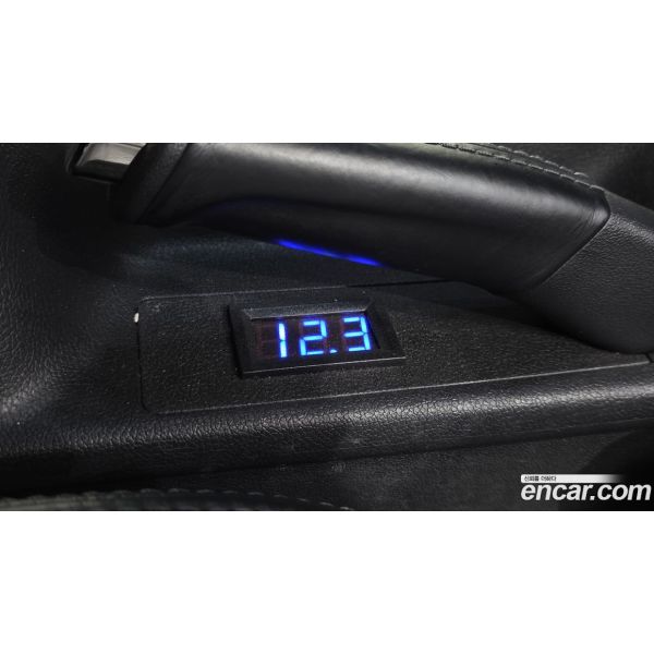 911940