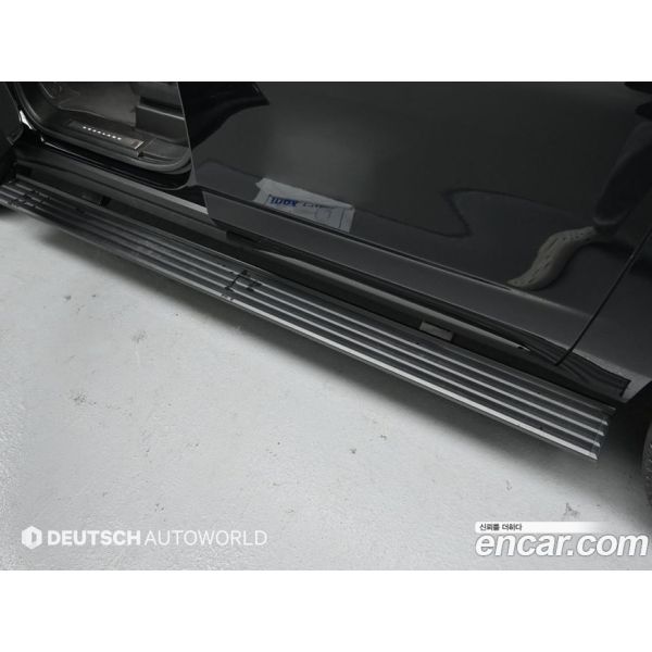 323100