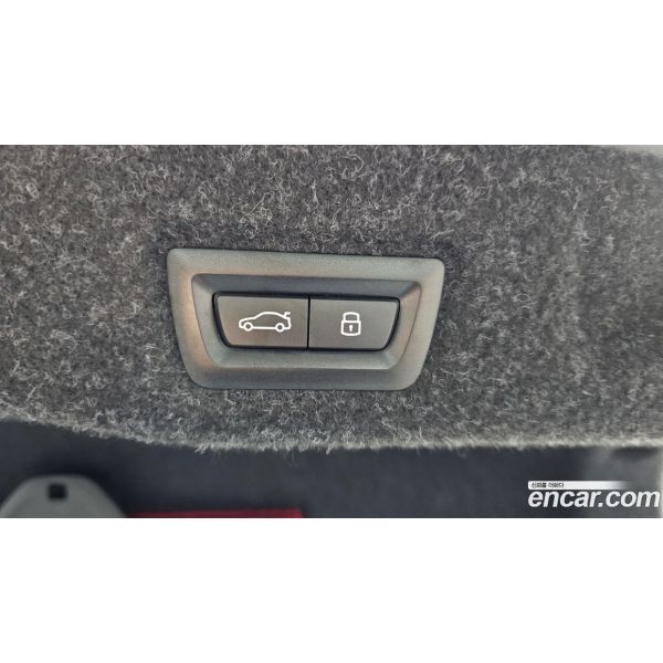 901131