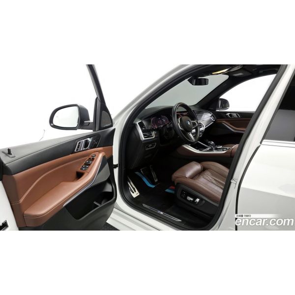 82037