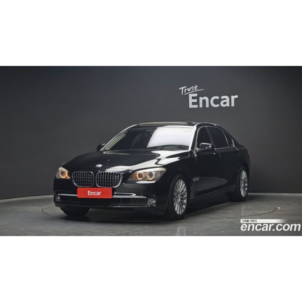 225700