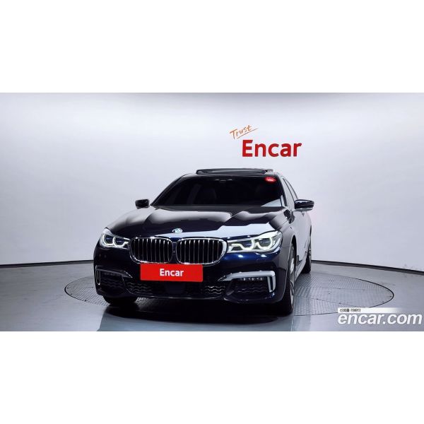 272889