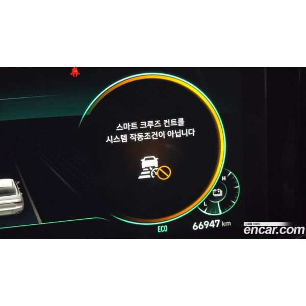 897719