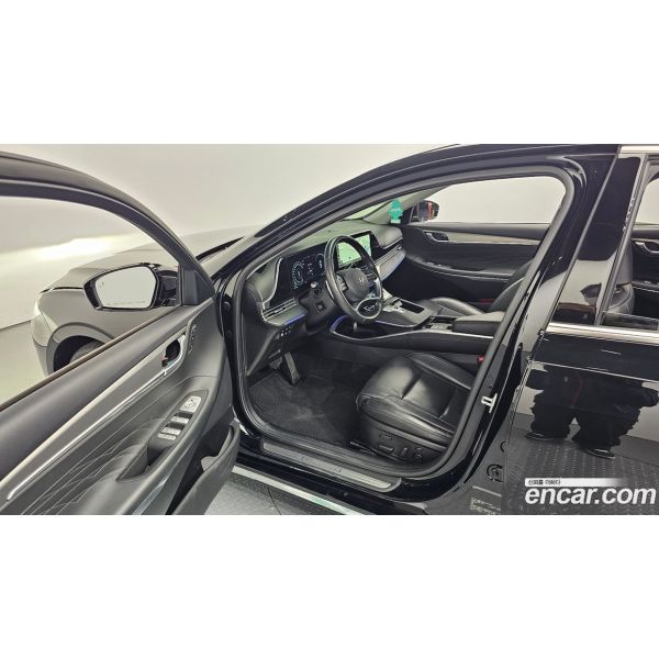 975358