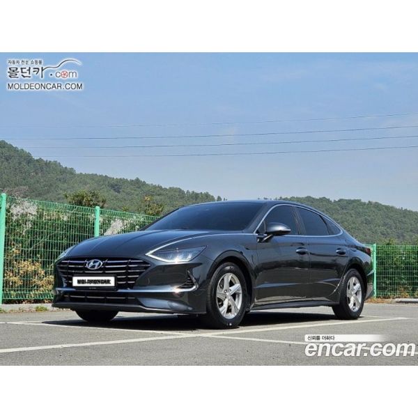 565826