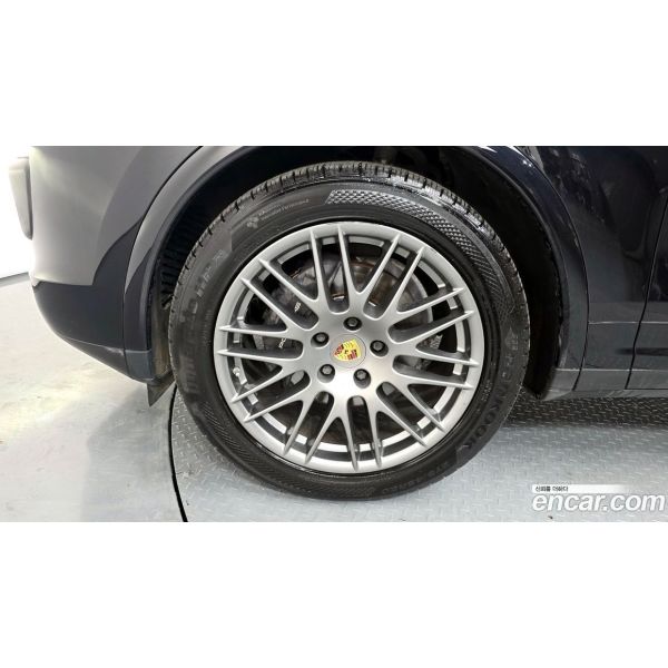 717761