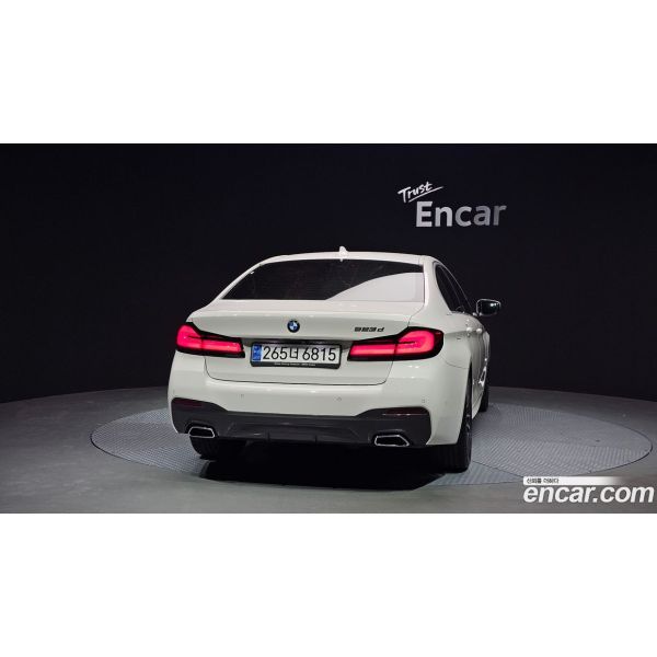 599381