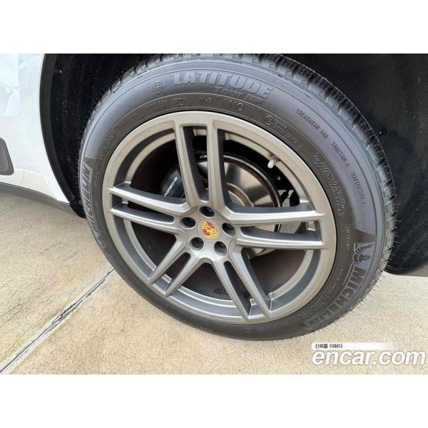 115943