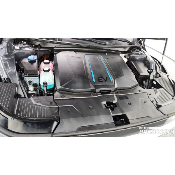 811030