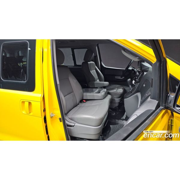 303489