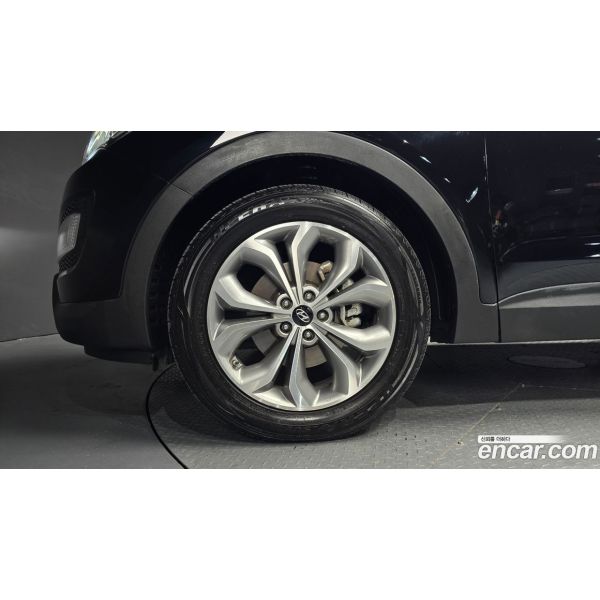 561157