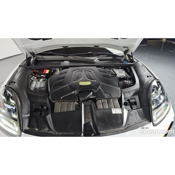 895129