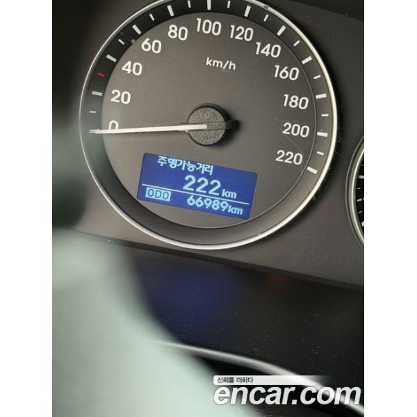 688957