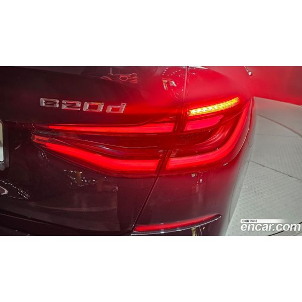 599921