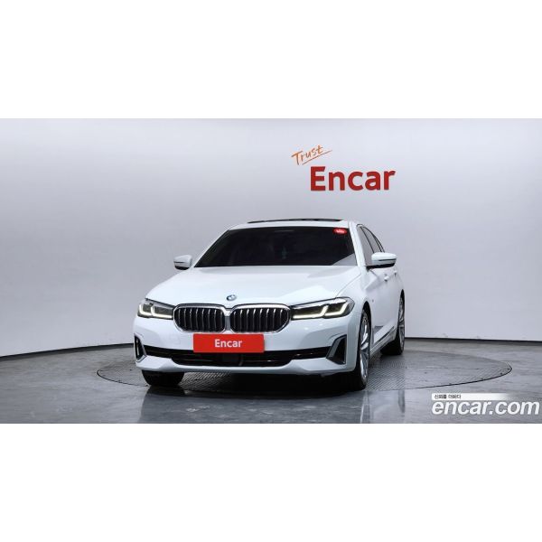 899081