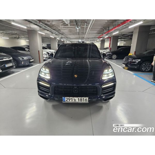 908211
