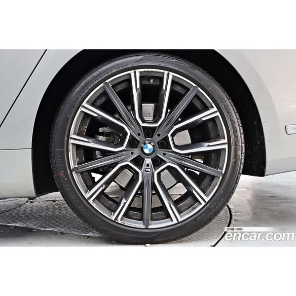 605745