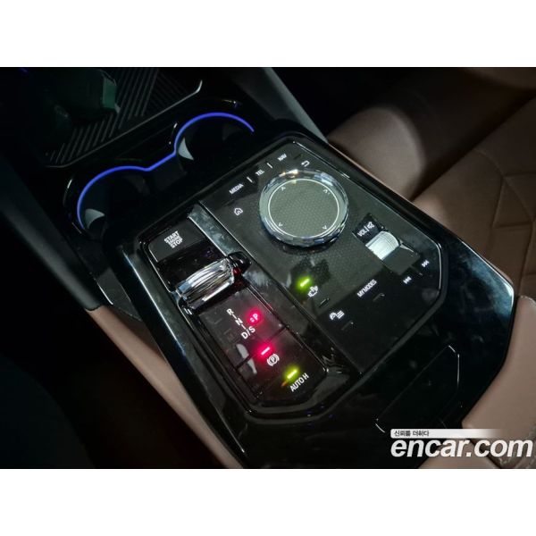 911810