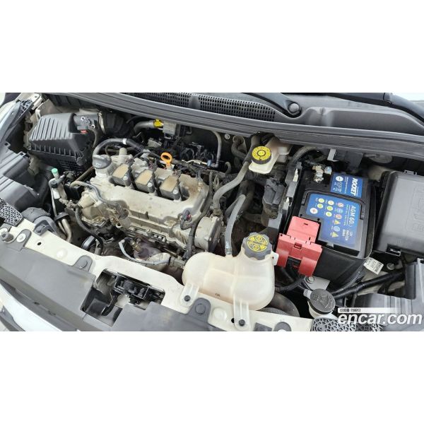897574