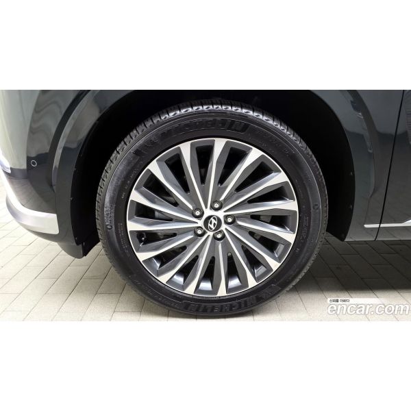 884641