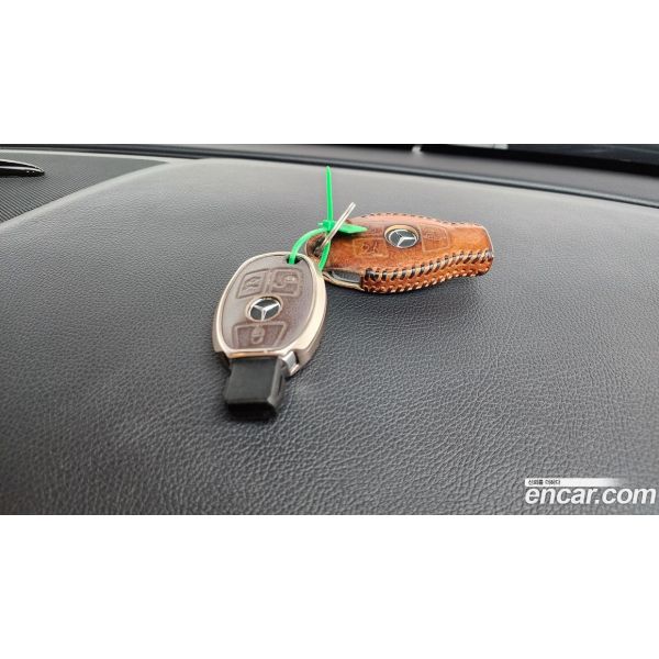 717647