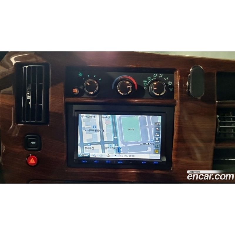700043