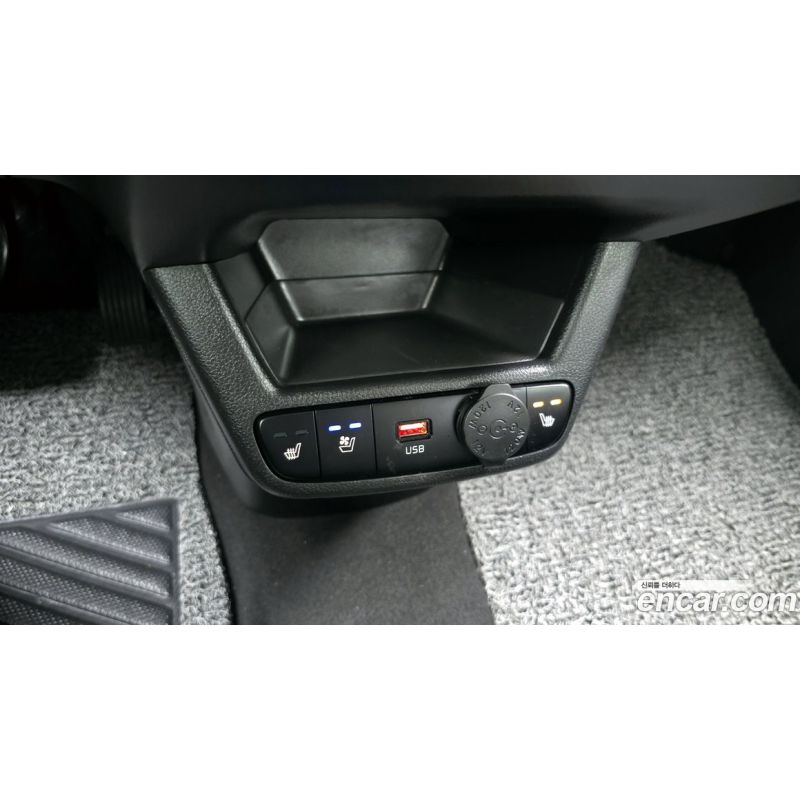 608046