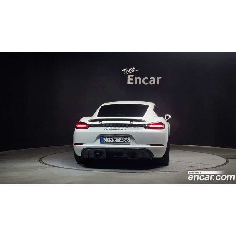 913044