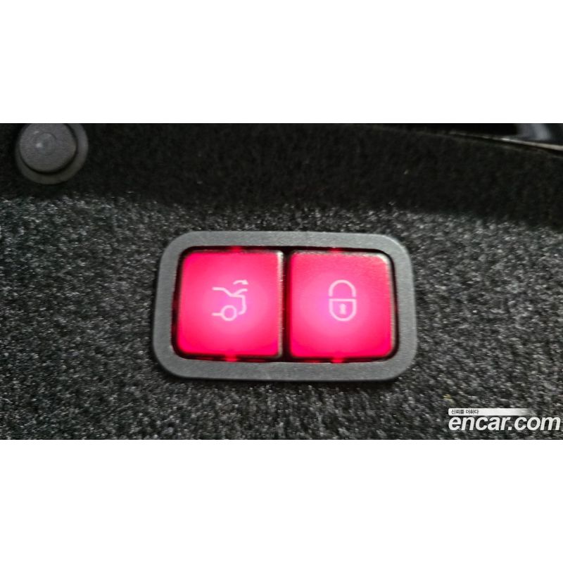 912696